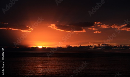 coucher de soleil sur la Méditerranée © Jacky Jeannet