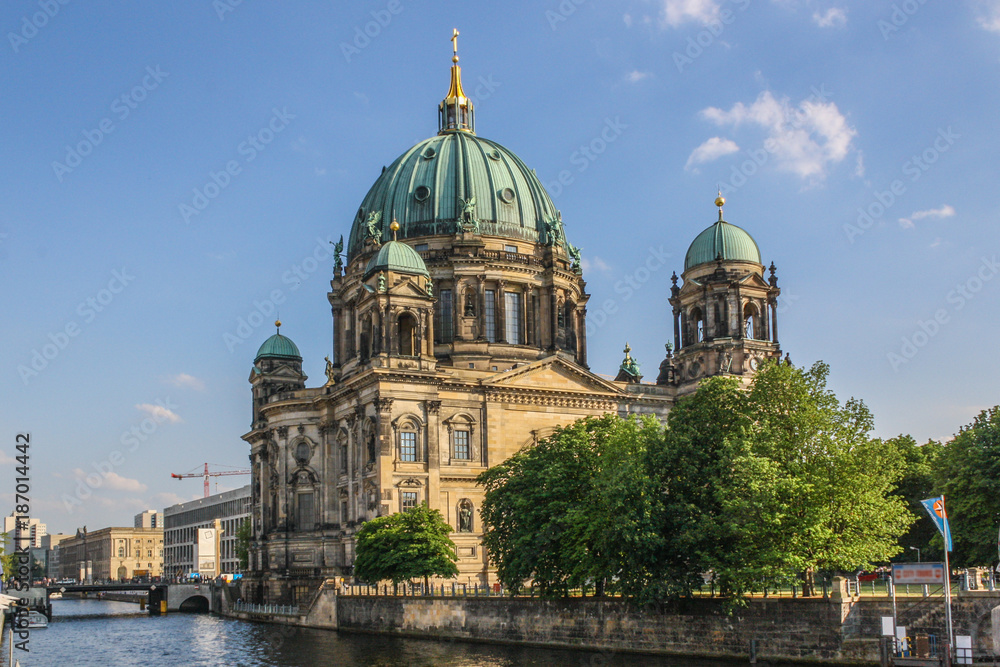 Berliner cathedral seen from across the spree