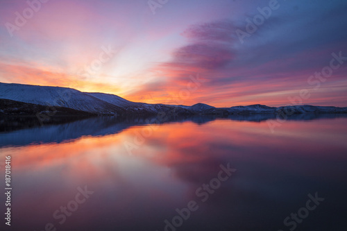 Sonnenaufgang am See © Colin
