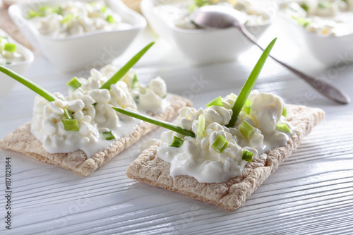 Cottage cheese with green onions.