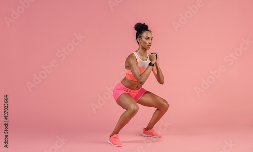 Sporty woman practicing squ...