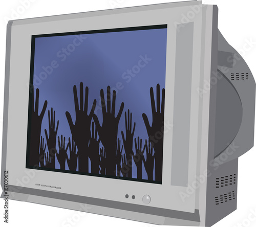 televisione e mani di colore