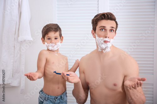 Father and his little son s...