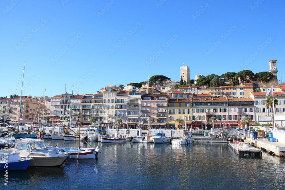 Vieux port de Cannes et le village historique du Suquet, Cote d’Azur, France
