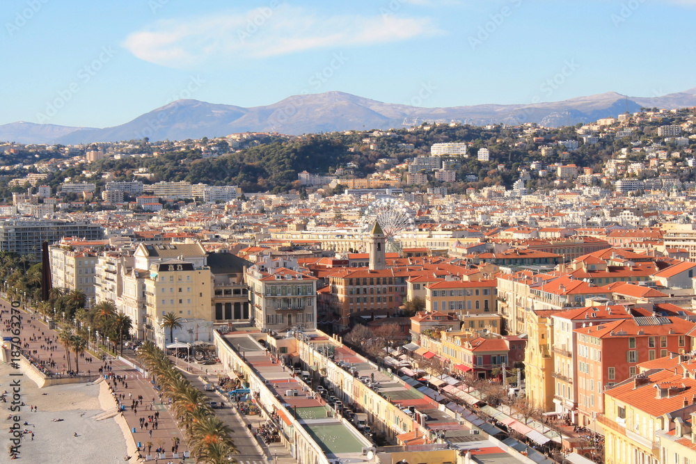 Vue panoramique sur Nice et la promenade des Anglais, cote d’Azur, France
