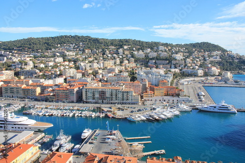 Vue sur le port de Nice depuis la colline du château, cote d’Azur, France 
