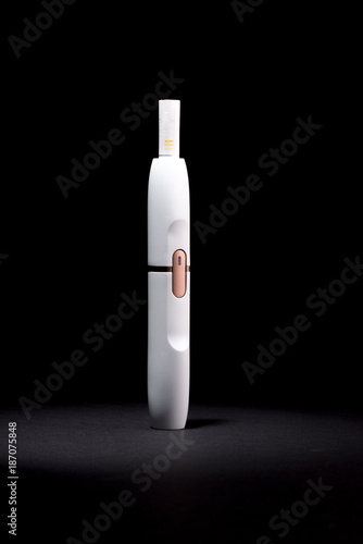 Newest electronic cigarettes, heating tobacco system photo