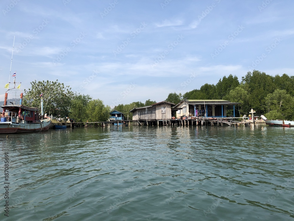 Obraz premium river side community