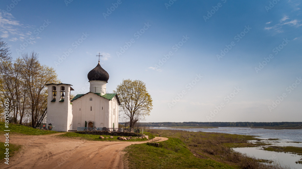 Church at the bend of the river 