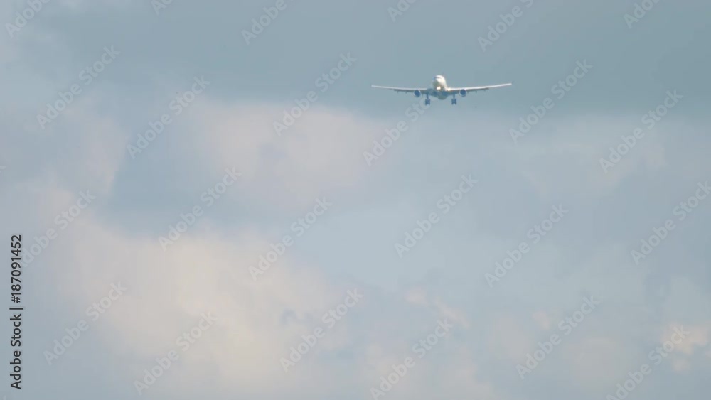 Widebody aircraft approaching Widebody aircraft approaching