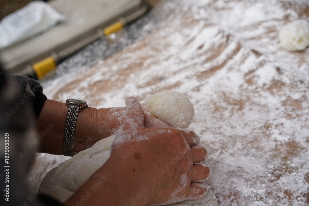 お餅つき 餅ちぎり 餅丸め Stock Photo Adobe Stock お餅つき 餅ちぎり 餅丸め Stock Photo Adobe Stock