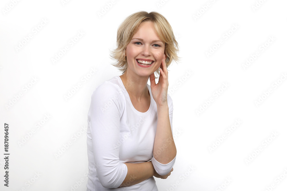 Hübsche blonde Frau lacht weisser Hintergrund Hübsche blonde Frau lacht weisser Hintergrund
