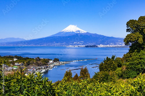 富士山と駿河湾の風景、静岡県沼津市にて