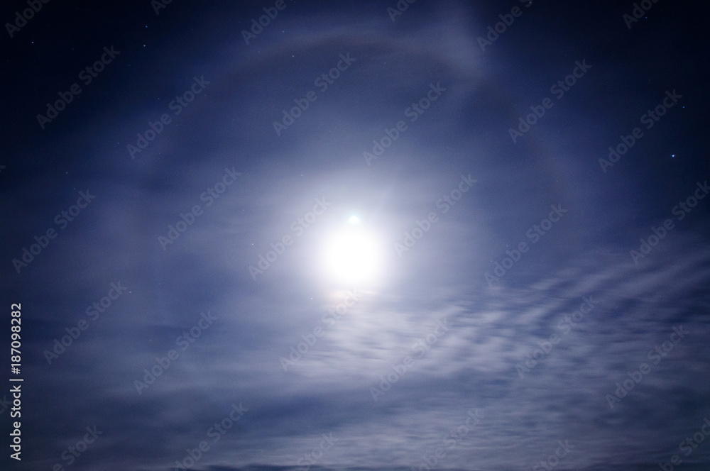 Obraz premium Lunar halo winter night among the clouds.Beautiful natural phenomenon.