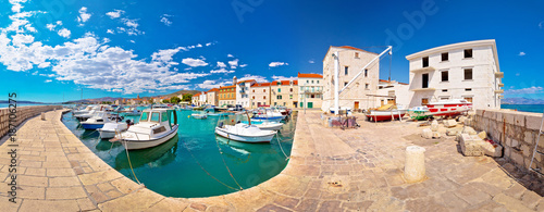 Cuadro en lienzo Kastel Novi turquoise harbor and historic architecture panoramic view