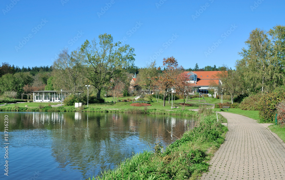 am Kranichsee im Kurpark von Hahnenklee-Bockswiese im Harz nahe Goslar,Niedersachsen,Deutschland am Kranichsee im Kurpark von Hahnenklee-Bockswiese im Harz nahe Goslar,Niedersachsen,Deutschland