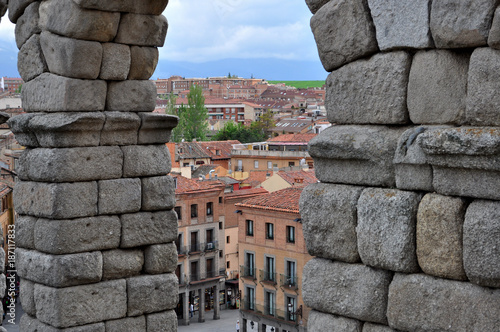 Ciudad de Segovia vista desde un arco del Acueducto  Espa  a