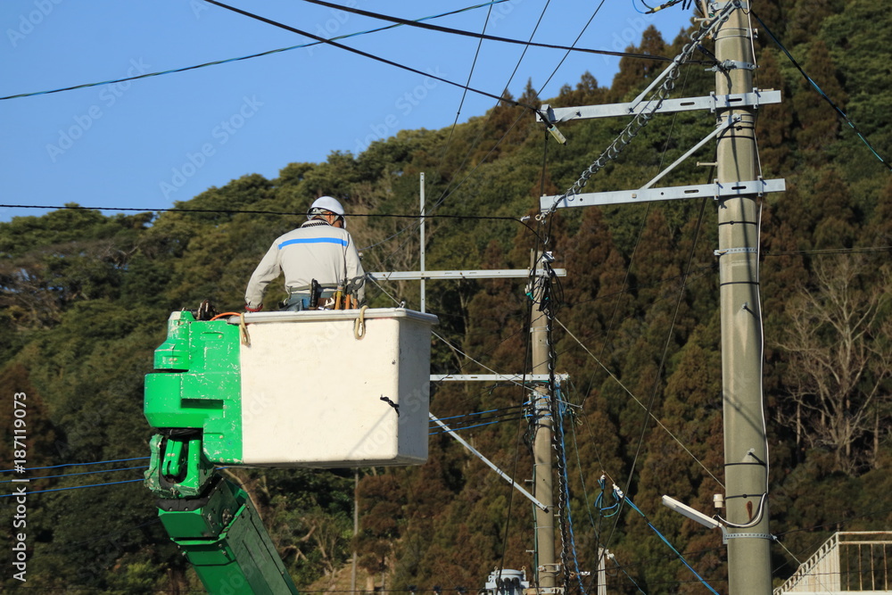 高所作業 電線工事