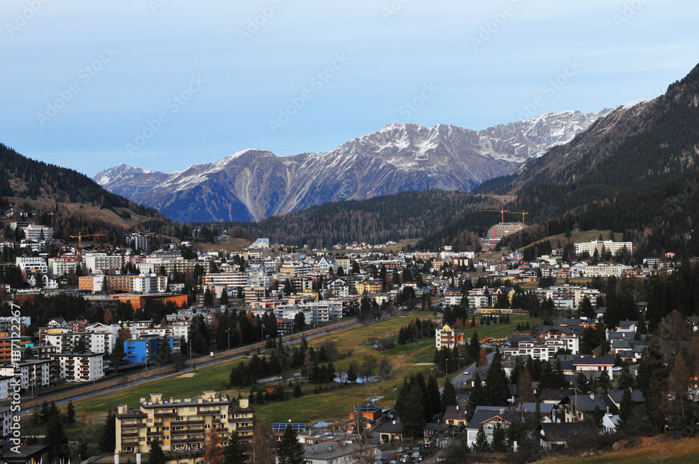 Die Stadt Davos in den Schweizer Alpen