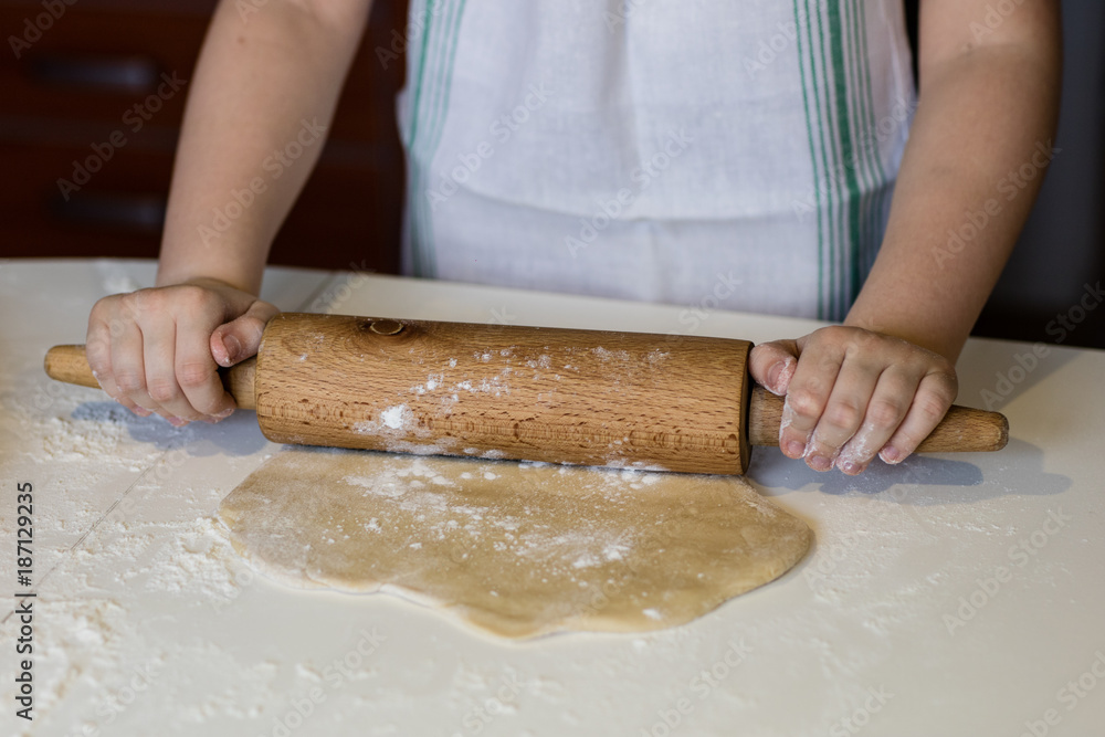 Obraz premium Tasty dumplings with potato filling. Making dumplings in the kitchen.