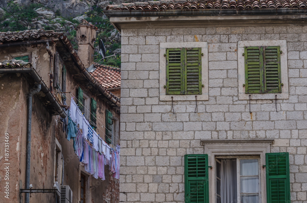 strassen mit haeuser in kotor