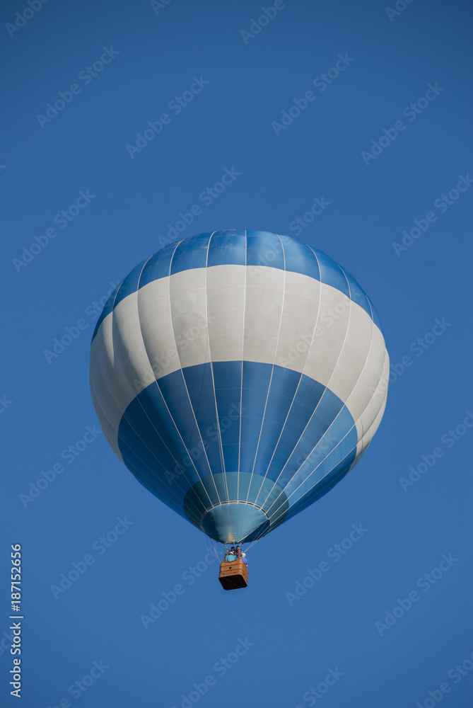 Naklejka premium A hot air balloon in flight