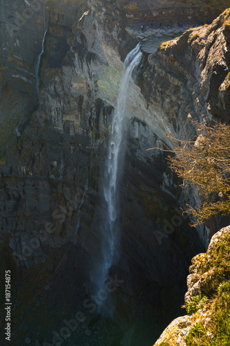 Nacimiento del r  o Nervi  n  cascada en el Monte Santiago  y alrededores