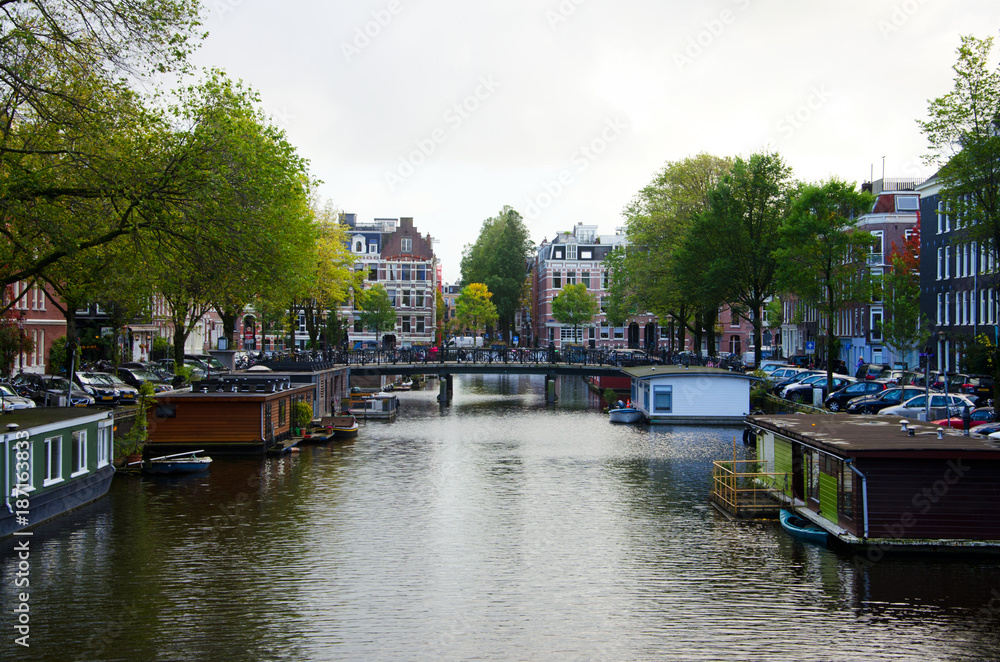 houseboats in amsterdam