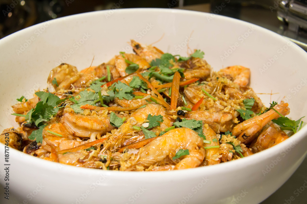 Fried shrimp with pepper and garlic Fried shrimp with pepper and garlic