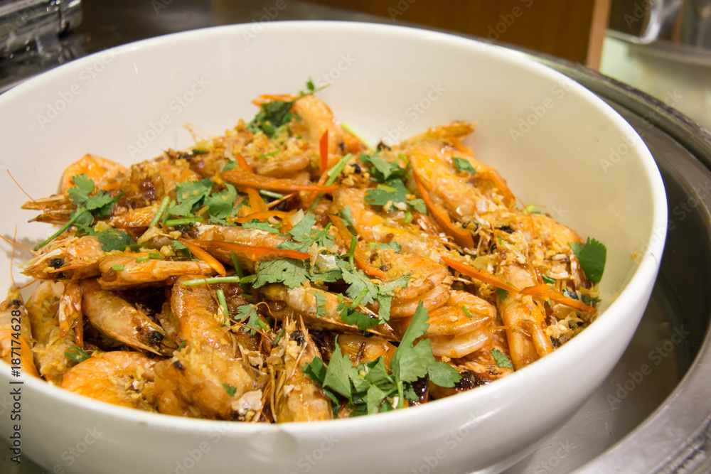 Fried shrimp with pepper and garlic Fried shrimp with pepper and garlic