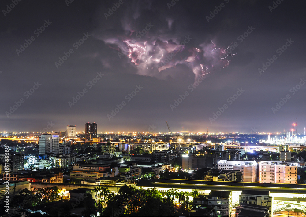 Fototapeta premium Stormy cloud at Punnawithi, Bangkok