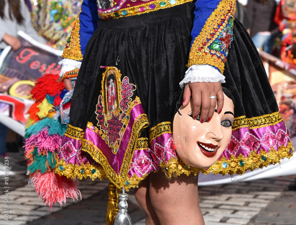 Jupe de fête et masque à Cusco au Pérou Photos | Adobe Stock