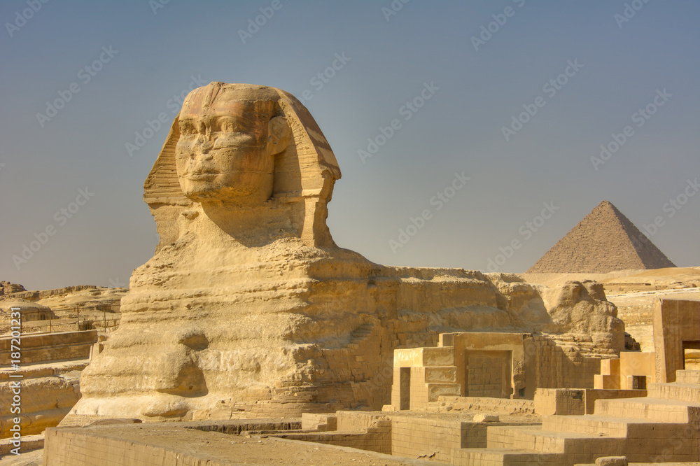 The Great Sphinx and the Pyramid of Kufu, Giza, Egypt