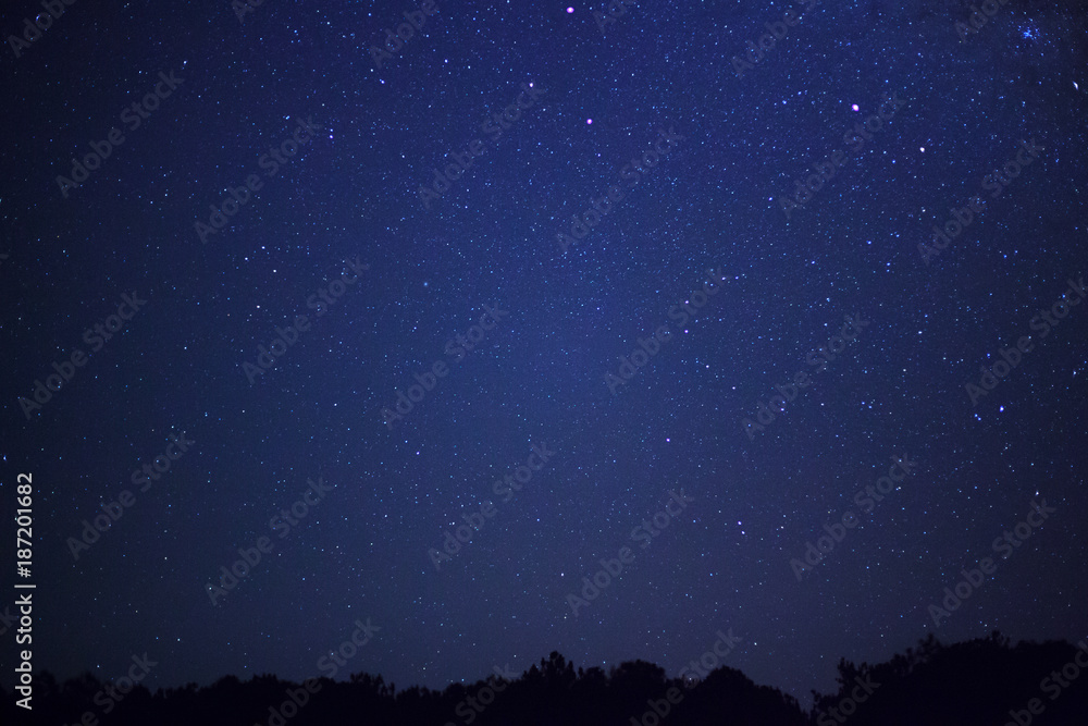 Naklejka premium Starry night sky and milky way galaxy with stars and space dust in the universe