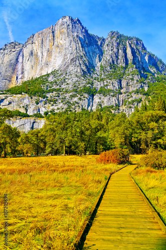 Canvas Print View from Yosemite Valley in Yosemite National Park in autumn.