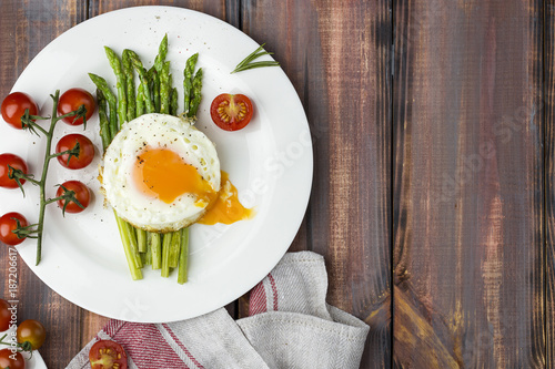 green asparagus with fried eggs