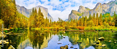 Fototapeta Naklejka Na Ścianę i Meble -  Valley View in Yosemite National Park in autumn.