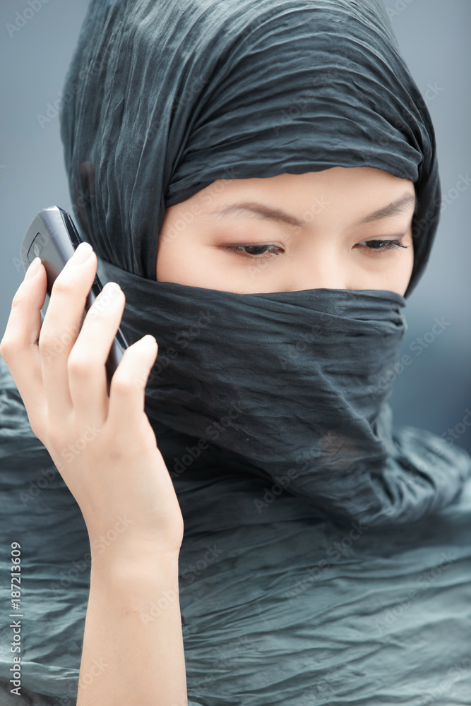 Fototapeta premium Cell phone talking