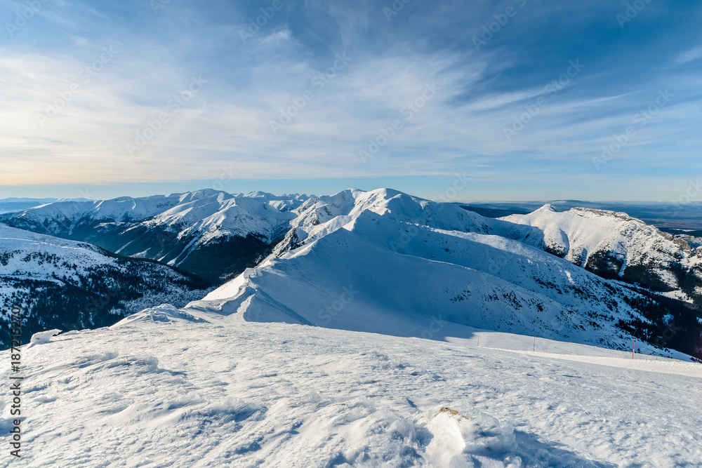 The snow-capped high Tatras near Kasprowy Wierch morning foto.