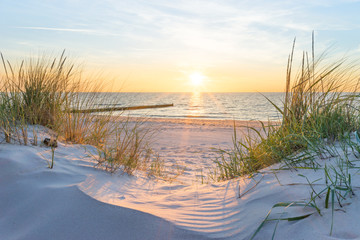 Foto auf Leinwand Schlafzimmer Sonnenuntergang an der Ostsee  © ThomBal