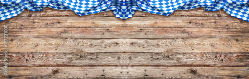Fotografia Rustic background for Oktoberfest with bavarian flag