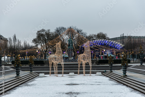 Fototapeta Naklejka Na Ścianę i Meble -  Hjortar som Juldekoration Kungsträdgården