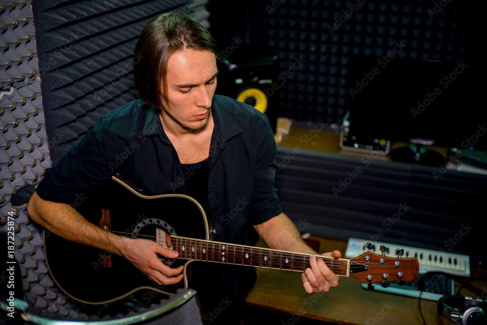 Obraz premium Musician in a recording studio