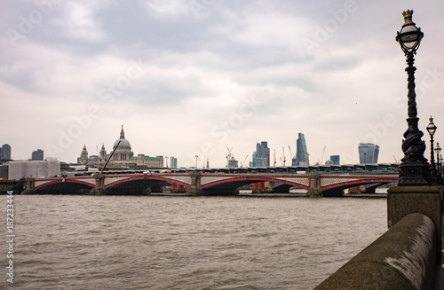 Bridges of London © Vollverglasung