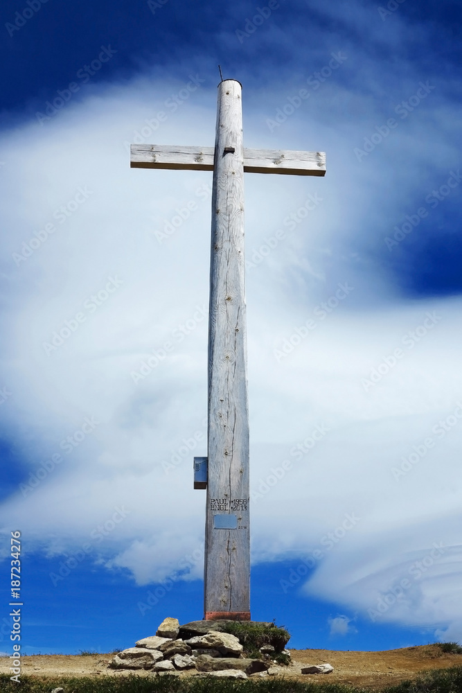 Gipfelkreuz auf der Putzenhöhe, Südtirol, Italien Gipfelkreuz auf der Putzenhöhe, Südtirol, Italien