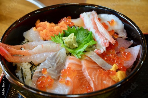 日本料理 海鮮丼 Japan food Kaisen don Bowl of rice topped with sashimi