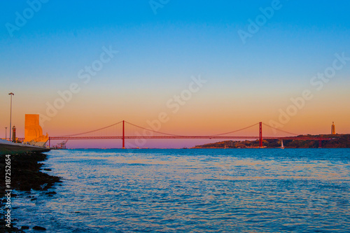 Obraz na płótnie 25th of April Bridge (The 25 de Abril Bridge, Ponte 25 de Abril) is a suspension bridge connecting the city of Lisbon, capital of Portugal, to the municipality of Almada w salonie