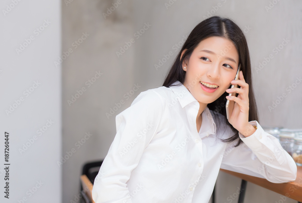 Beautiful young asian woman talking phone and smile in the coffee shop, businesswoman sitting in cafe free time, freelancer female calling telephone, communication concept. Beautiful young asian woman talking phone and smile in the coffee shop, businesswoman sitting in cafe free time, freelancer female calling telephone, communication concept.