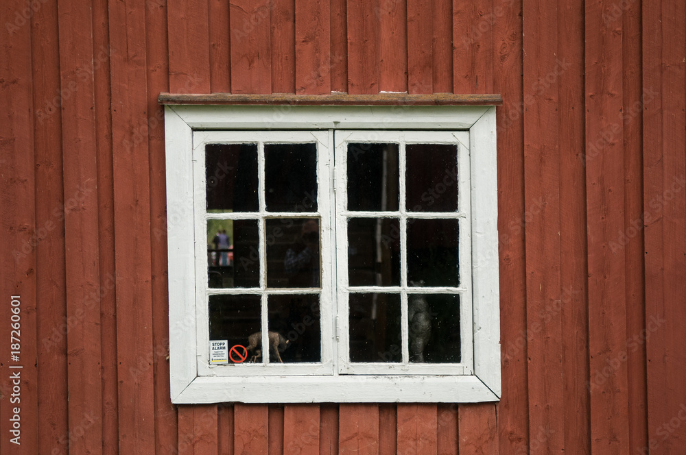 Trditionelles rotes Holzhaus in Ringebu, Norwegen