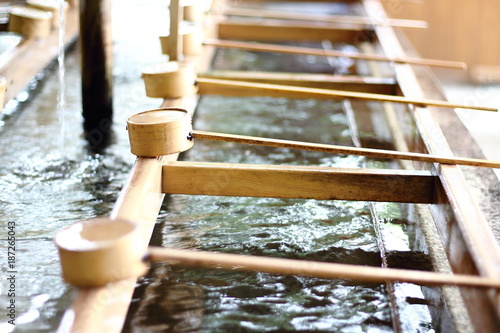 Принти на полотні Detail of a typical Temizuya (a Shinto water ablution pavilion for a ceremonial purification rite known as temizu) placed in one of the entrances of Meiji-Jingu temple in Shibuya neighborhood, Tokyo